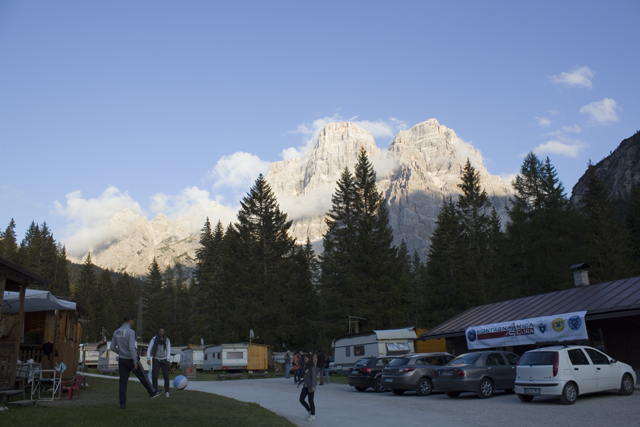 2011-08-17_17-27-37 cadore.jpg - Camping Cadore mit dem Monte Pelmo im Abendsonnenschein 